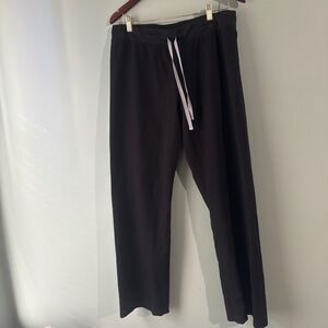 Figs women’s Livingston Black scrub pants - Large